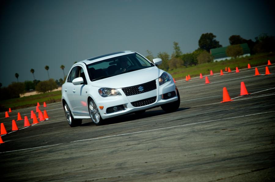  Suzuki Kizashi Sport 2011 года  (фото 26 из 63)